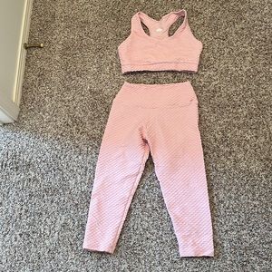 Booty by Brabant set. Capri leggings and sports bra. Light pink